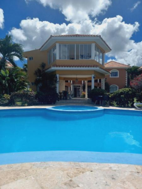 2 Bedroom Apartment with pool close to the Beach
